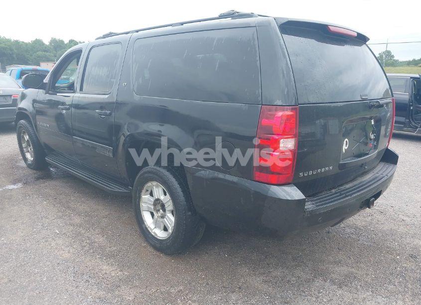 Photo 3 of 2011 Chevrolet Suburban 1500 LT1 (VIN 1GNSKJE39BR320788)