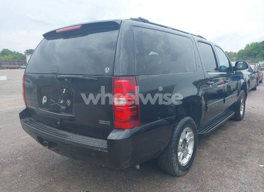 Photo 4 of 2011 Chevrolet Suburban 1500 LT1 (VIN 1GNSKJE39BR320788)