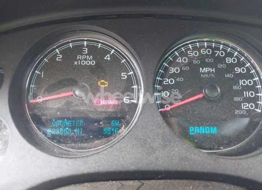 Photo 7 of 2011 Chevrolet Suburban 1500 LT1 (VIN 1GNSKJE39BR320788)