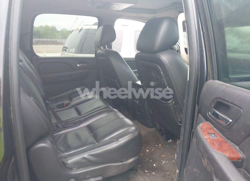 Photo 8 of 2011 Chevrolet Suburban 1500 LT1 (VIN 1GNSKJE39BR320788)