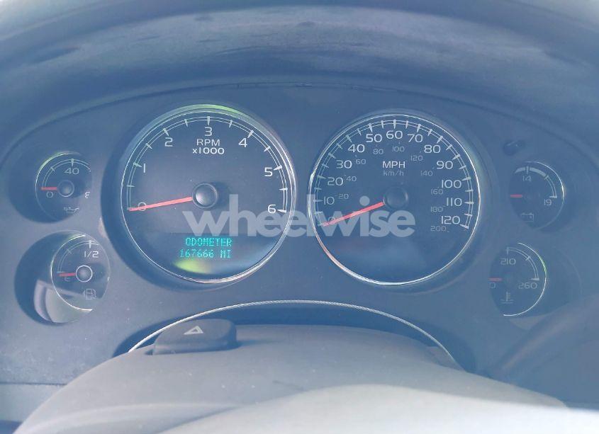 Photo 7 of 2011 Chevrolet Suburban 1500 LT1 (VIN 1GNSKJE3XBR192562)