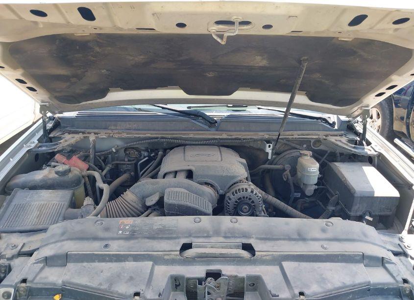 Photo 10 of 2011 Chevrolet Suburban 1500 LT1 (VIN 1GNSKJE3XBR332710)