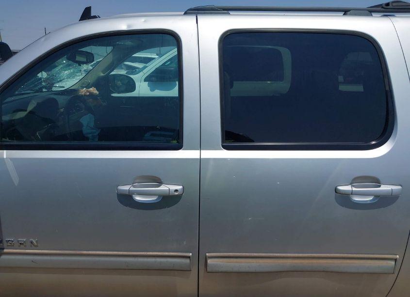 Photo 14 of 2011 Chevrolet Suburban 1500 LT1 (VIN 1GNSKJE3XBR332710)