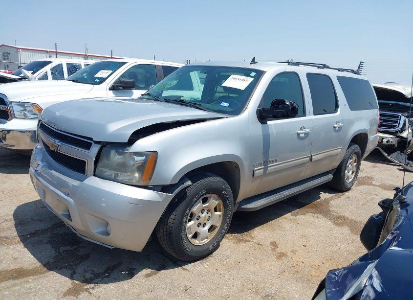 Photo 2 of 2011 Chevrolet Suburban 1500 LT1 (VIN 1GNSKJE3XBR332710)