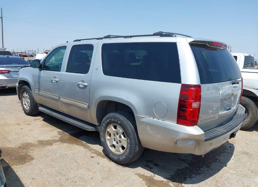 Photo 3 of 2011 Chevrolet Suburban 1500 LT1 (VIN 1GNSKJE3XBR332710)