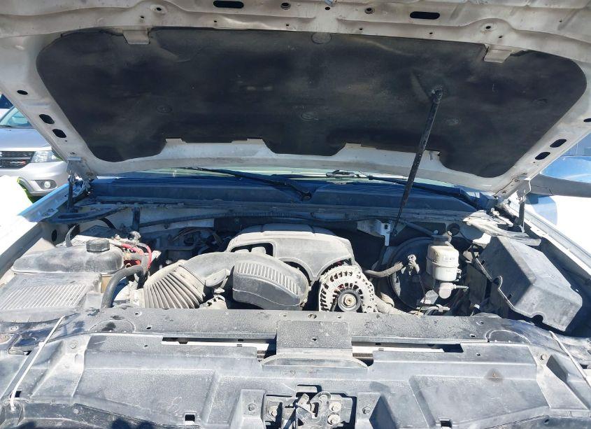 Photo 10 of 2011 Chevrolet Suburban 1500 LT1 (VIN 1GNSKJE3XBR367943)