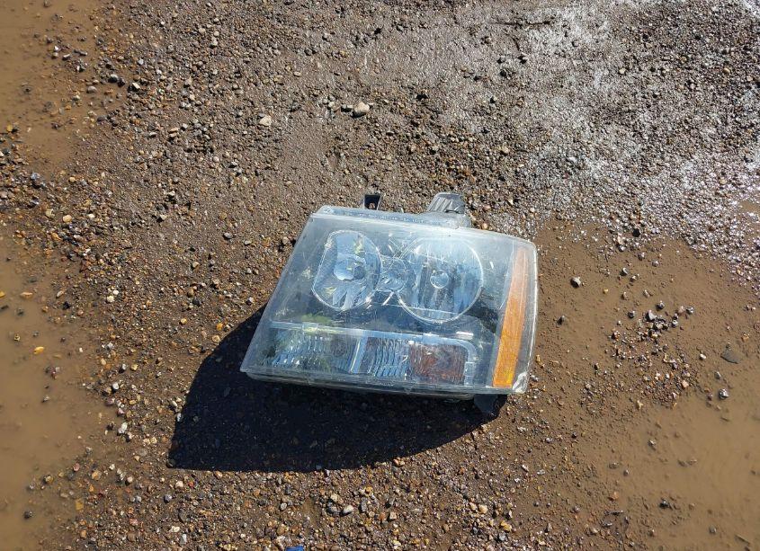 Photo 12 of 2011 Chevrolet Suburban 1500 LT1 (VIN 1GNSKJE3XBR367943)