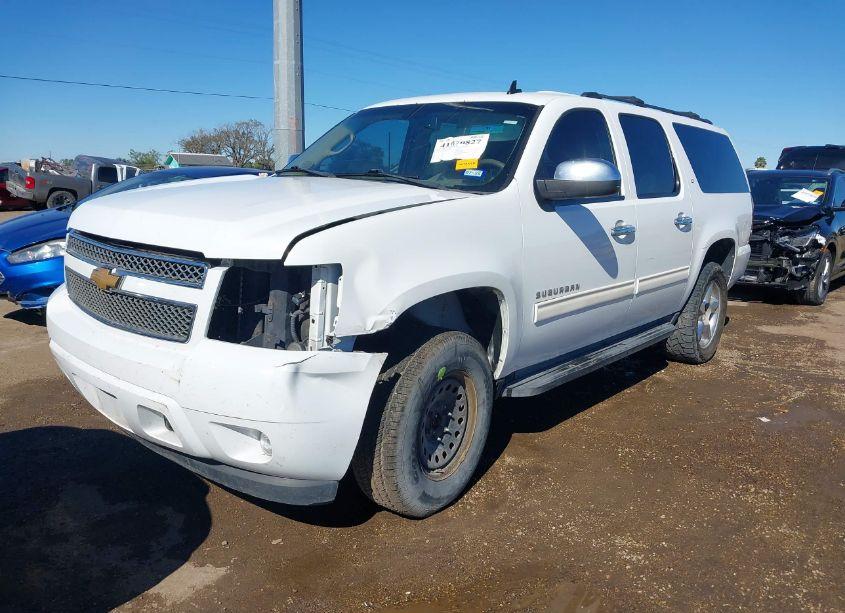 Photo 2 of 2011 Chevrolet Suburban 1500 LT1 (VIN 1GNSKJE3XBR367943)