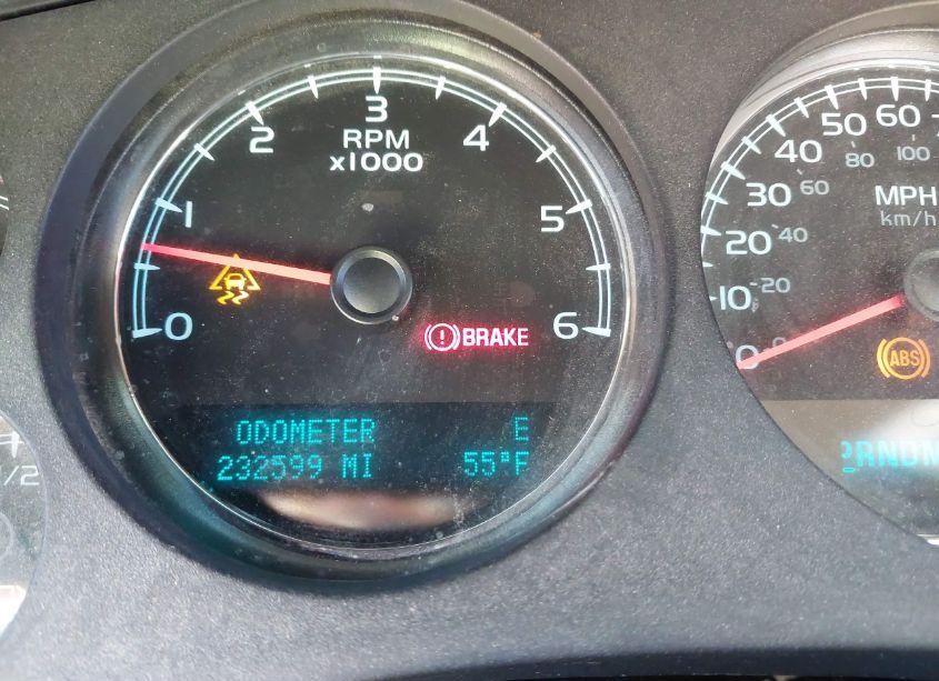 Photo 7 of 2011 Chevrolet Suburban 1500 LT1 (VIN 1GNSKJE3XBR367943)