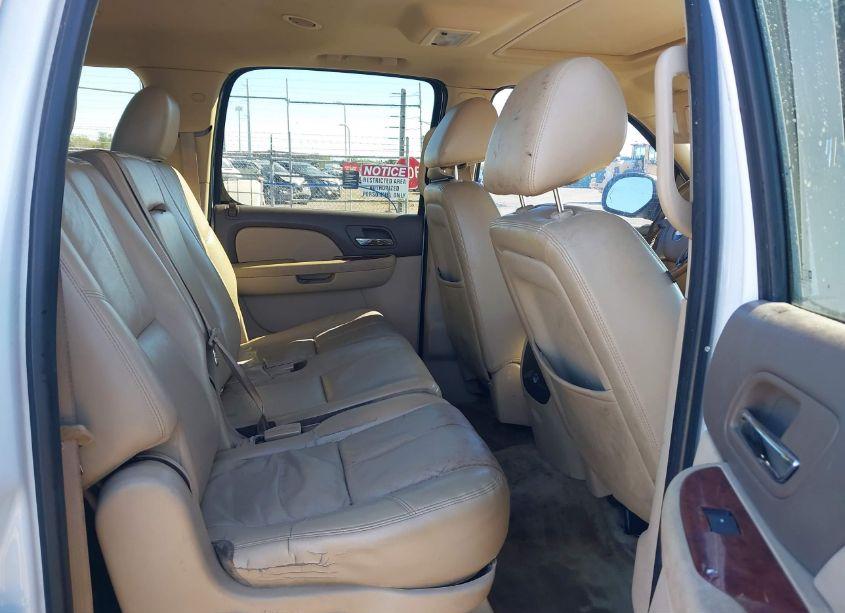 Photo 8 of 2011 Chevrolet Suburban 1500 LT1 (VIN 1GNSKJE3XBR367943)