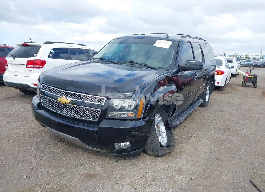 Photo 2 of 2012 Chevrolet Suburban 1500 LT (VIN 1GNSKJE70CR135369)