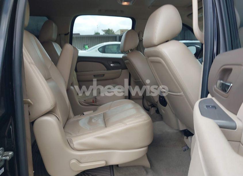 Photo 8 of 2012 Chevrolet Suburban 1500 LT (VIN 1GNSKJE70CR135369)