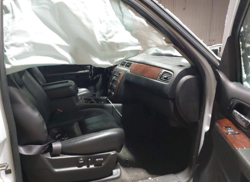 Photo 5 of 2012 Chevrolet Suburban 1500 LT (VIN 1GNSKJE70CR149949)