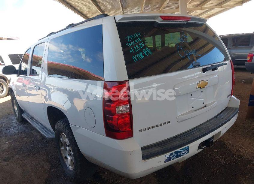 Photo 3 of 2012 Chevrolet Suburban 1500 LT (VIN 1GNSKJE70CR295137)