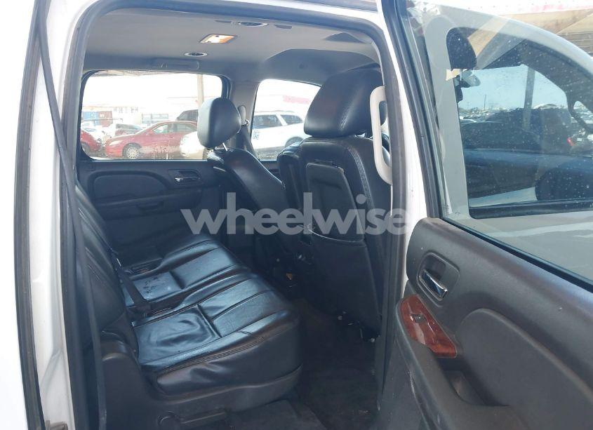 Photo 8 of 2012 Chevrolet Suburban 1500 LT (VIN 1GNSKJE70CR295137)