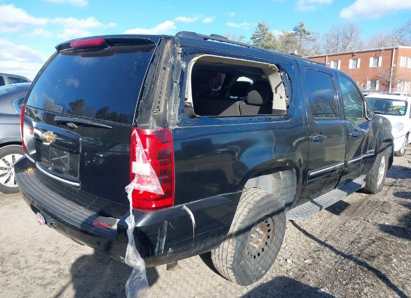 Photo 4 of 2013 Chevrolet Suburban 1500 LT (VIN 1GNSKJE70DR254508)