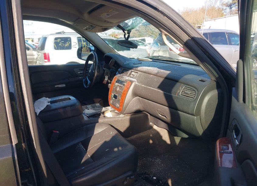 Photo 5 of 2013 Chevrolet Suburban 1500 LT (VIN 1GNSKJE70DR254508)