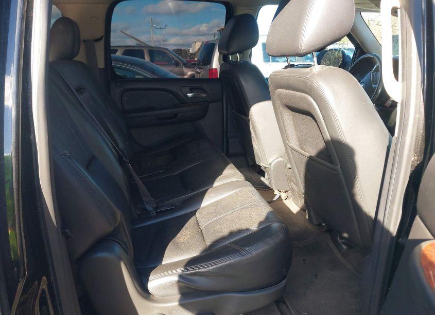 Photo 8 of 2013 Chevrolet Suburban 1500 LT (VIN 1GNSKJE70DR254508)