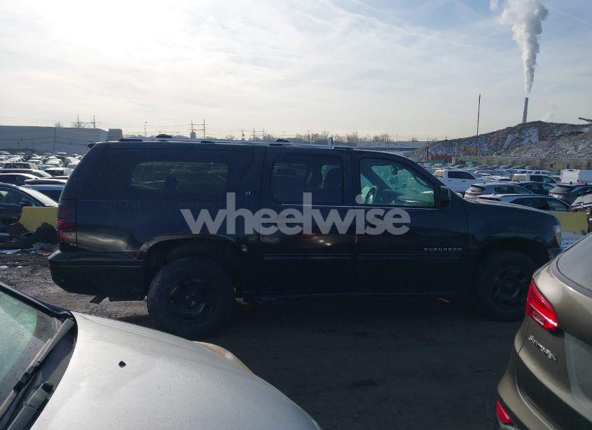 Photo 13 of 2014 Chevrolet Suburban K1500 LT (VIN 1GNSKJE70ER188902)