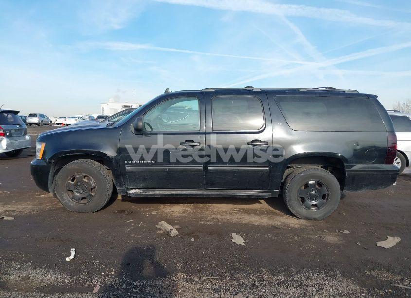 Photo 14 of 2014 Chevrolet Suburban K1500 LT (VIN 1GNSKJE70ER188902)