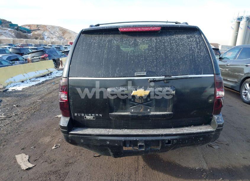 Photo 16 of 2014 Chevrolet Suburban K1500 LT (VIN 1GNSKJE70ER188902)