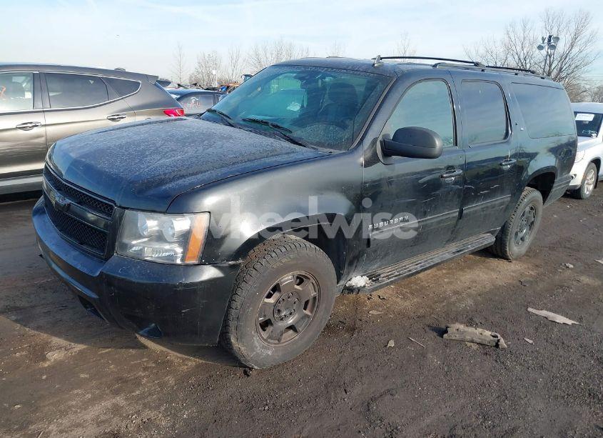 Photo 2 of 2014 Chevrolet Suburban K1500 LT (VIN 1GNSKJE70ER188902)