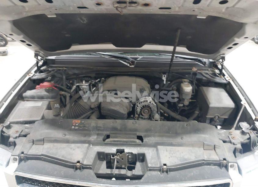 Photo 10 of 2012 Chevrolet Suburban 1500 LT (VIN 1GNSKJE71CR157090)