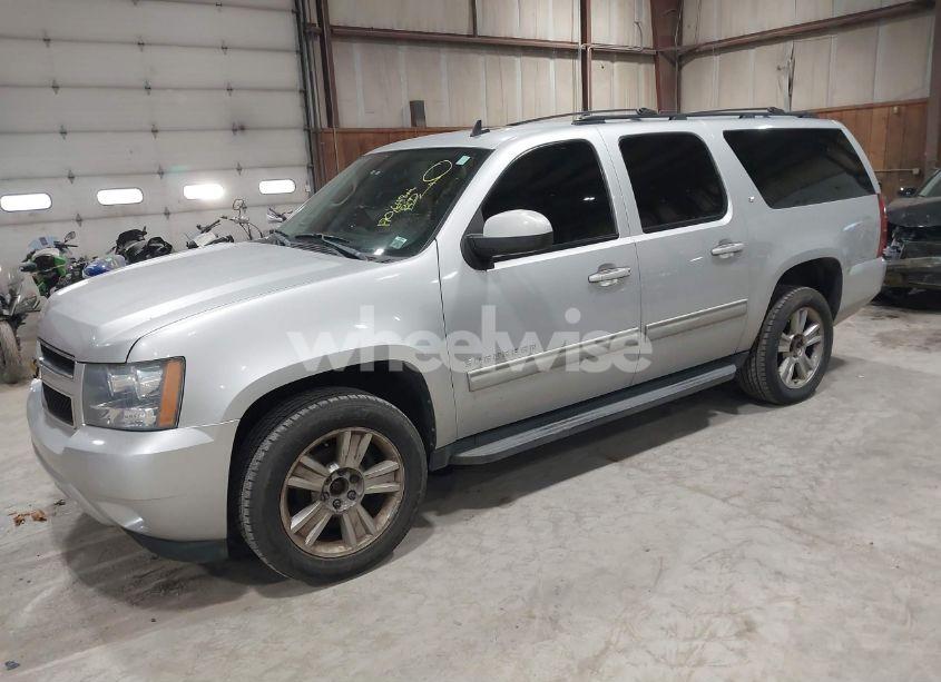 Photo 2 of 2012 Chevrolet Suburban 1500 LT (VIN 1GNSKJE71CR157090)