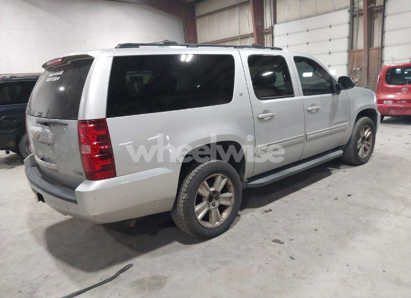 Photo 4 of 2012 Chevrolet Suburban 1500 LT (VIN 1GNSKJE71CR157090)