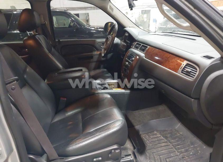 Photo 5 of 2012 Chevrolet Suburban 1500 LT (VIN 1GNSKJE71CR157090)