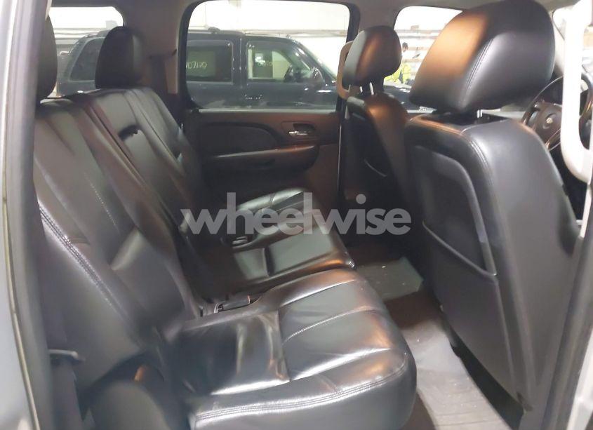 Photo 8 of 2012 Chevrolet Suburban 1500 LT (VIN 1GNSKJE71CR157090)