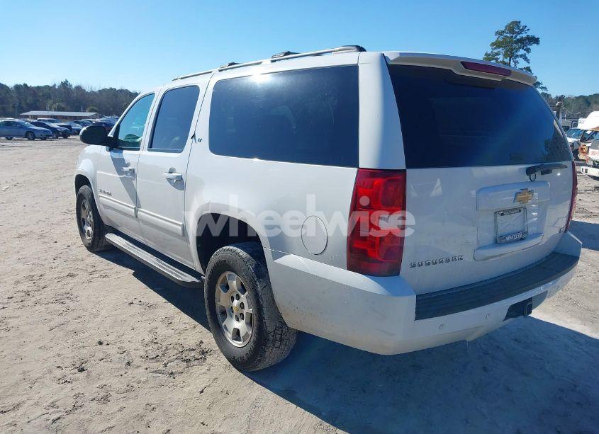 Photo 3 of 2012 Chevrolet Suburban 1500 LT (VIN 1GNSKJE71CR170423)