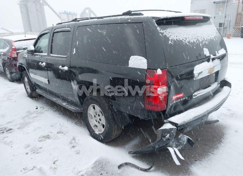 Photo 3 of 2013 Chevrolet Suburban 1500 LT (VIN 1GNSKJE71DR133731)