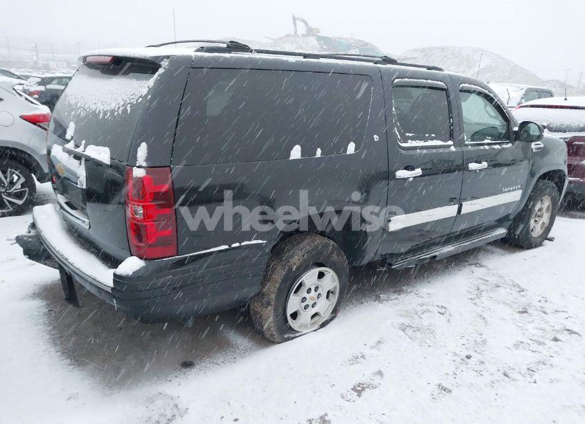 Photo 4 of 2013 Chevrolet Suburban 1500 LT (VIN 1GNSKJE71DR133731)