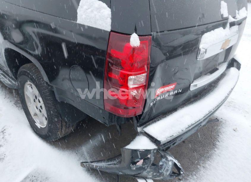 Photo 6 of 2013 Chevrolet Suburban 1500 LT (VIN 1GNSKJE71DR133731)