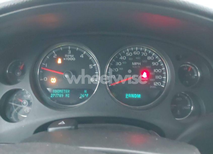 Photo 7 of 2013 Chevrolet Suburban 1500 LT (VIN 1GNSKJE71DR133731)