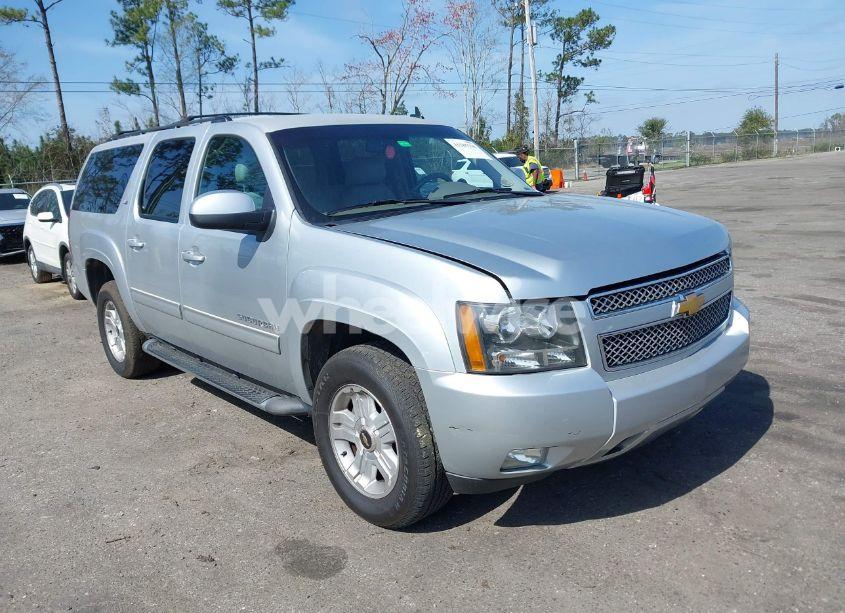 2013 Chevrolet Suburban 1500 LT (VIN 1GNSKJE71DR213143) main photo