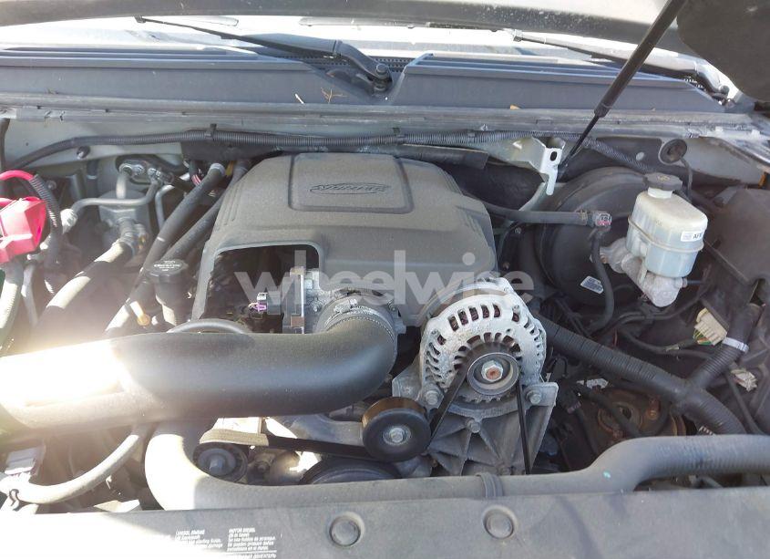 Photo 10 of 2013 Chevrolet Suburban 1500 LT (VIN 1GNSKJE71DR213143)