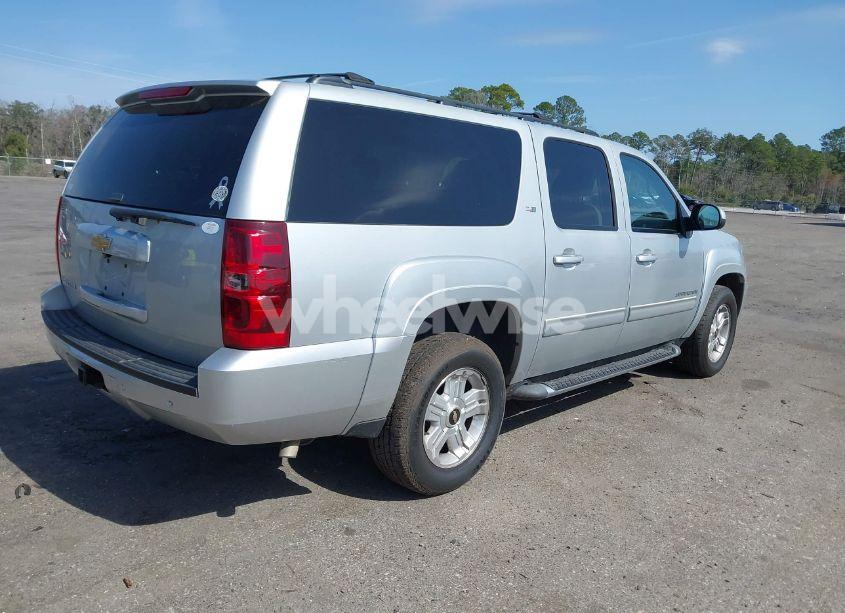 Photo 4 of 2013 Chevrolet Suburban 1500 LT (VIN 1GNSKJE71DR213143)