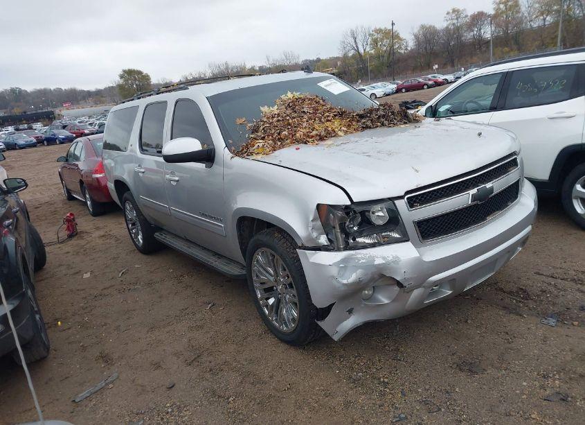 2013 Chevrolet Suburban 1500 LT (VIN 1GNSKJE71DR334335) main photo