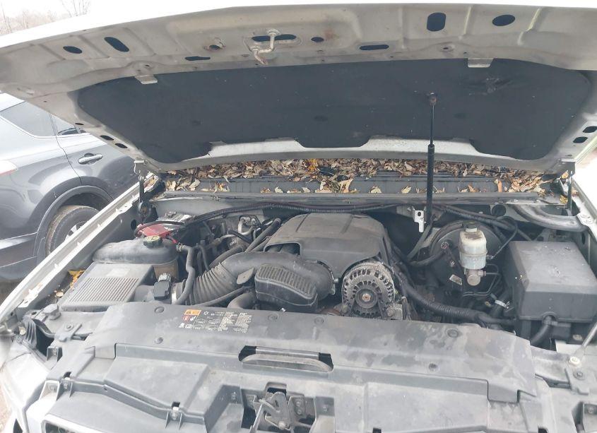 Photo 10 of 2013 Chevrolet Suburban 1500 LT (VIN 1GNSKJE71DR334335)