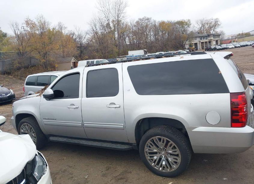 Photo 14 of 2013 Chevrolet Suburban 1500 LT (VIN 1GNSKJE71DR334335)