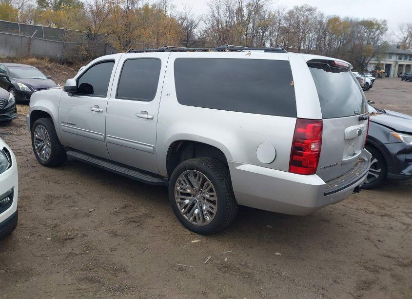 Photo 3 of 2013 Chevrolet Suburban 1500 LT (VIN 1GNSKJE71DR334335)