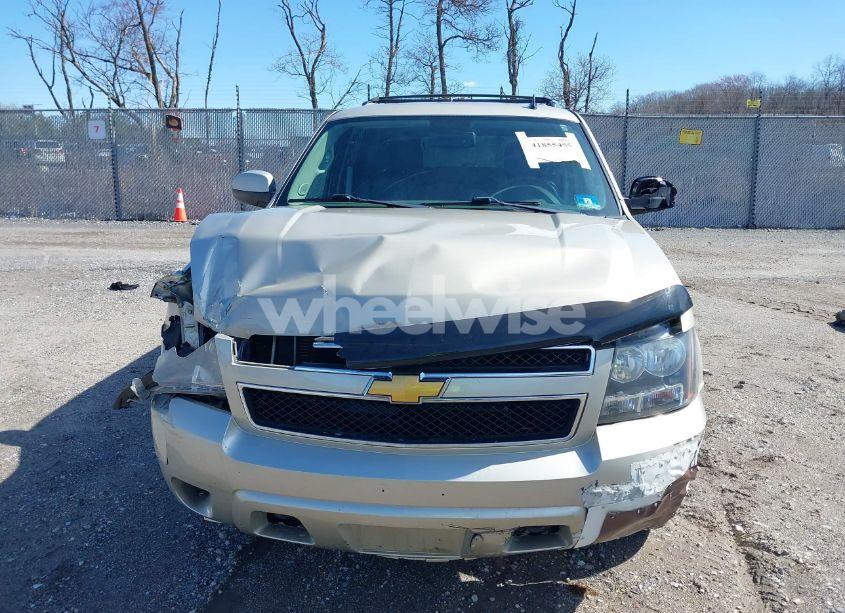Photo 12 of 2014 Chevrolet Suburban 1500 LT (VIN 1GNSKJE71ER145069)