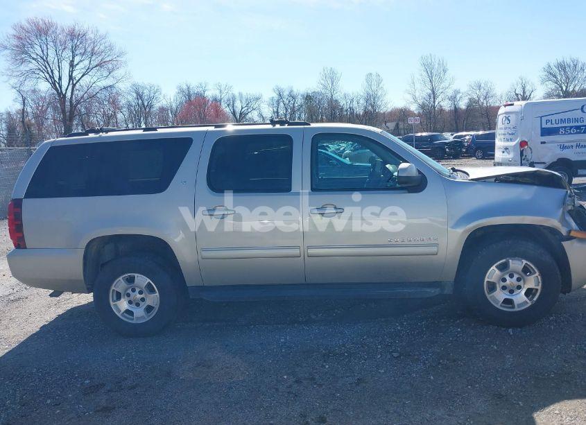 Photo 13 of 2014 Chevrolet Suburban 1500 LT (VIN 1GNSKJE71ER145069)