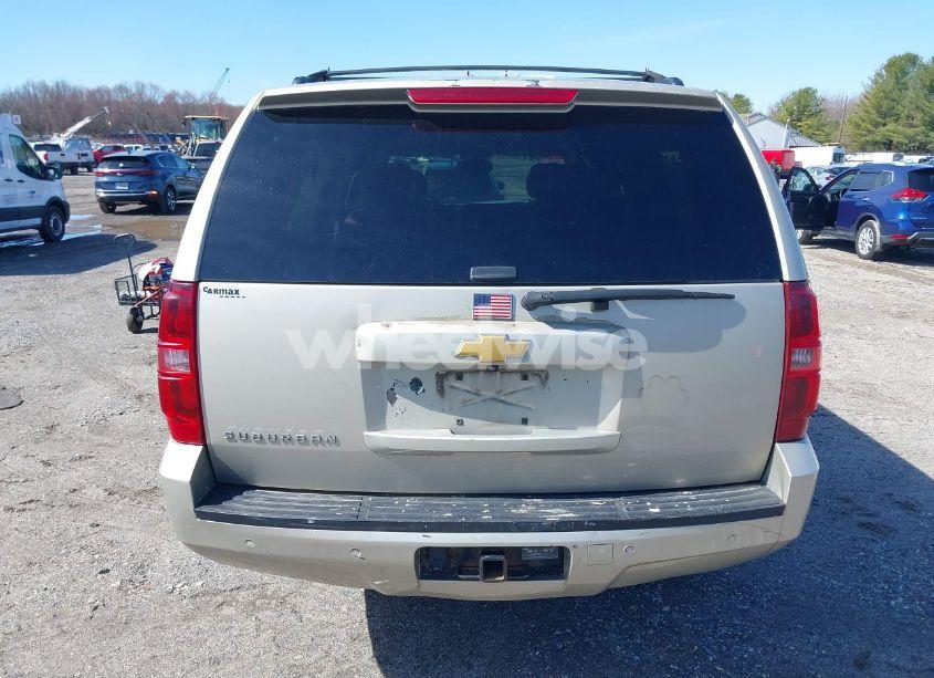 Photo 16 of 2014 Chevrolet Suburban 1500 LT (VIN 1GNSKJE71ER145069)