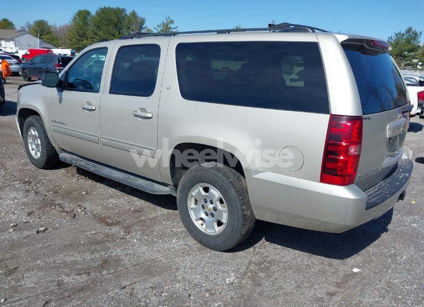 Photo 3 of 2014 Chevrolet Suburban 1500 LT (VIN 1GNSKJE71ER145069)