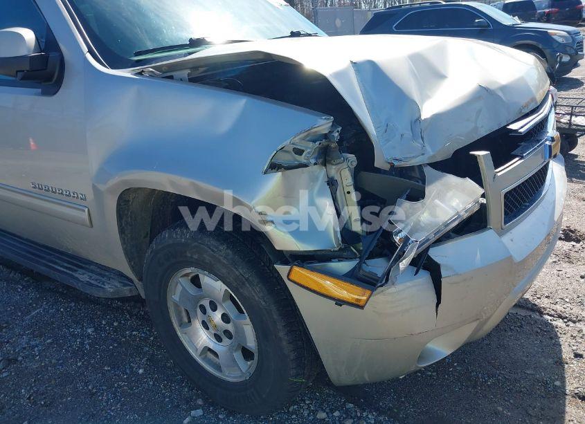 Photo 6 of 2014 Chevrolet Suburban 1500 LT (VIN 1GNSKJE71ER145069)