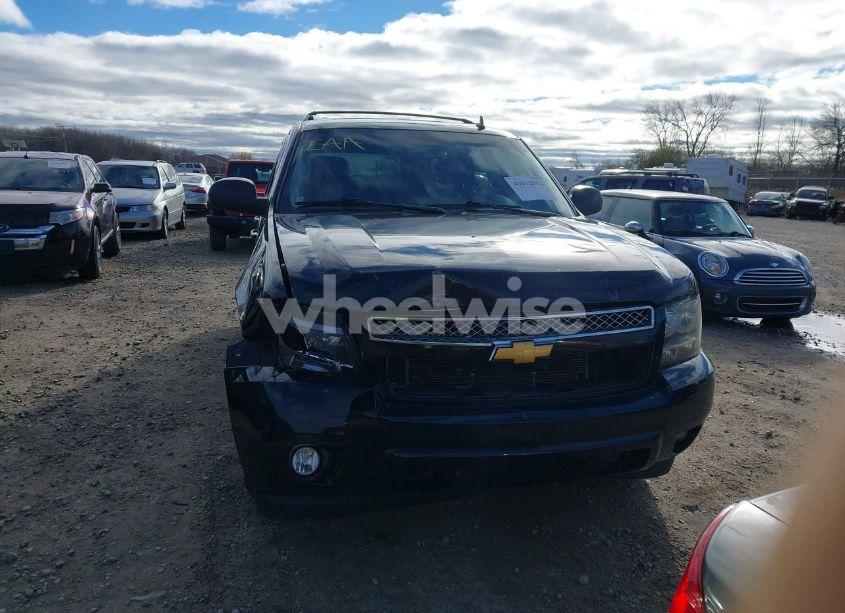 Photo 12 of 2014 Chevrolet Suburban 1500 LT (VIN 1GNSKJE71ER232700)