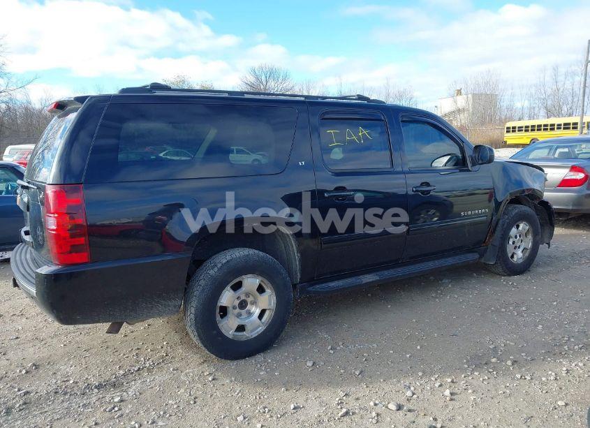 Photo 13 of 2014 Chevrolet Suburban 1500 LT (VIN 1GNSKJE71ER232700)